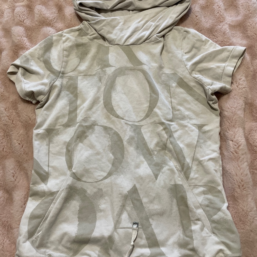 Sweet Burton short sleeved sweatshirt.